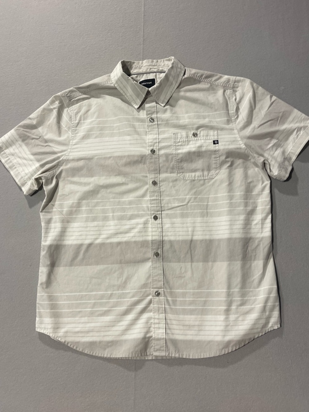 Marmot Men’s Short Sleeve Button Up Shirt XL Beige Stripe Lightweight Outdoor